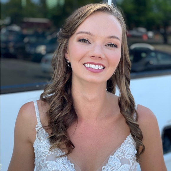 Meet your Posher, Kristine - Picture 1 of 1